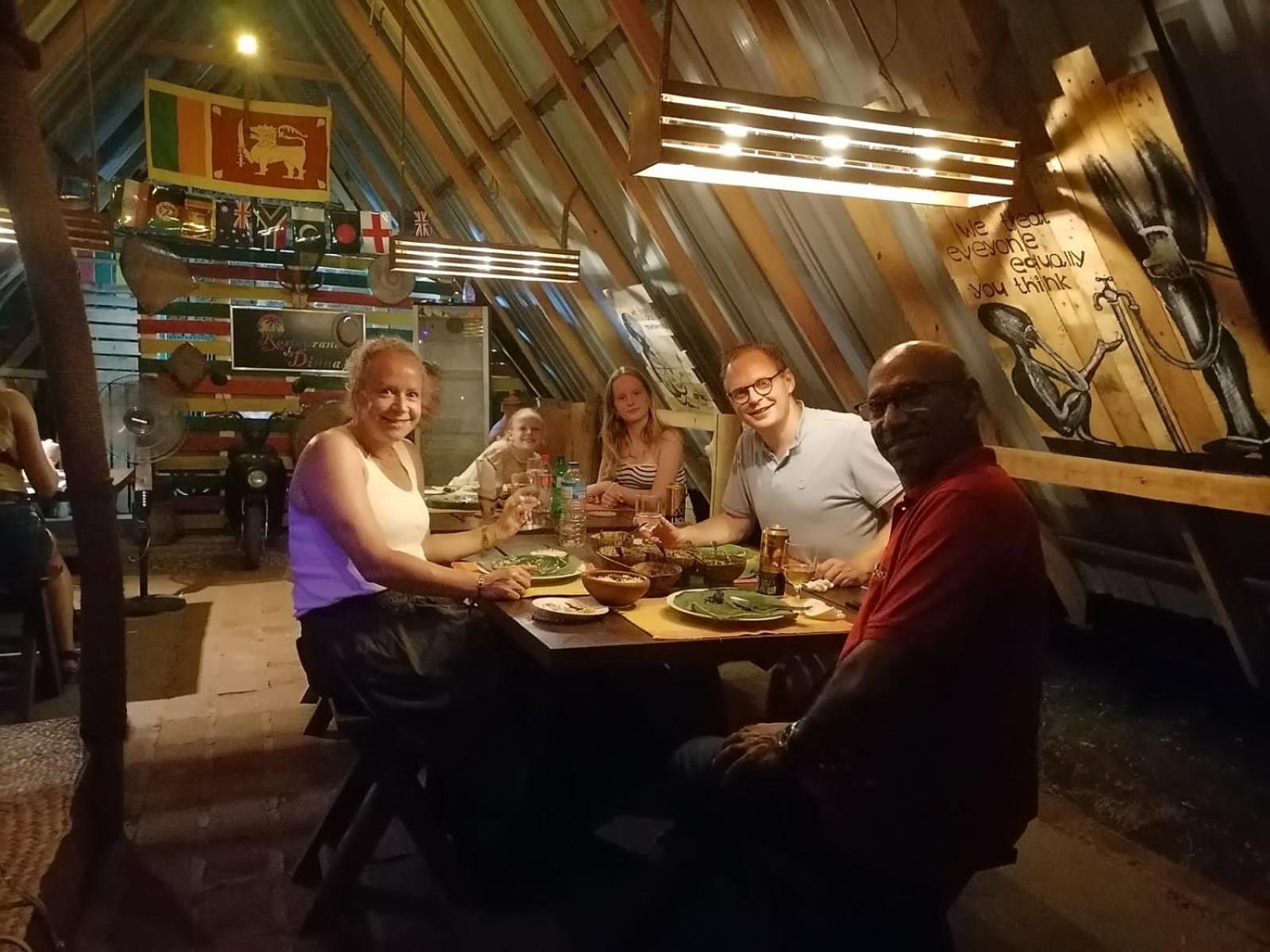 Dinna Nature Hostel Сигирия Экстерьер фото