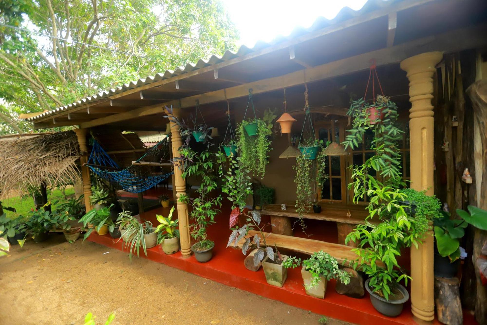 Dinna Nature Hostel Сигирия Экстерьер фото