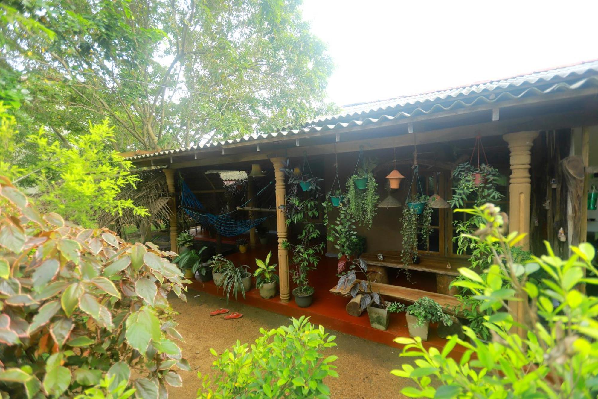 Dinna Nature Hostel Сигирия Экстерьер фото