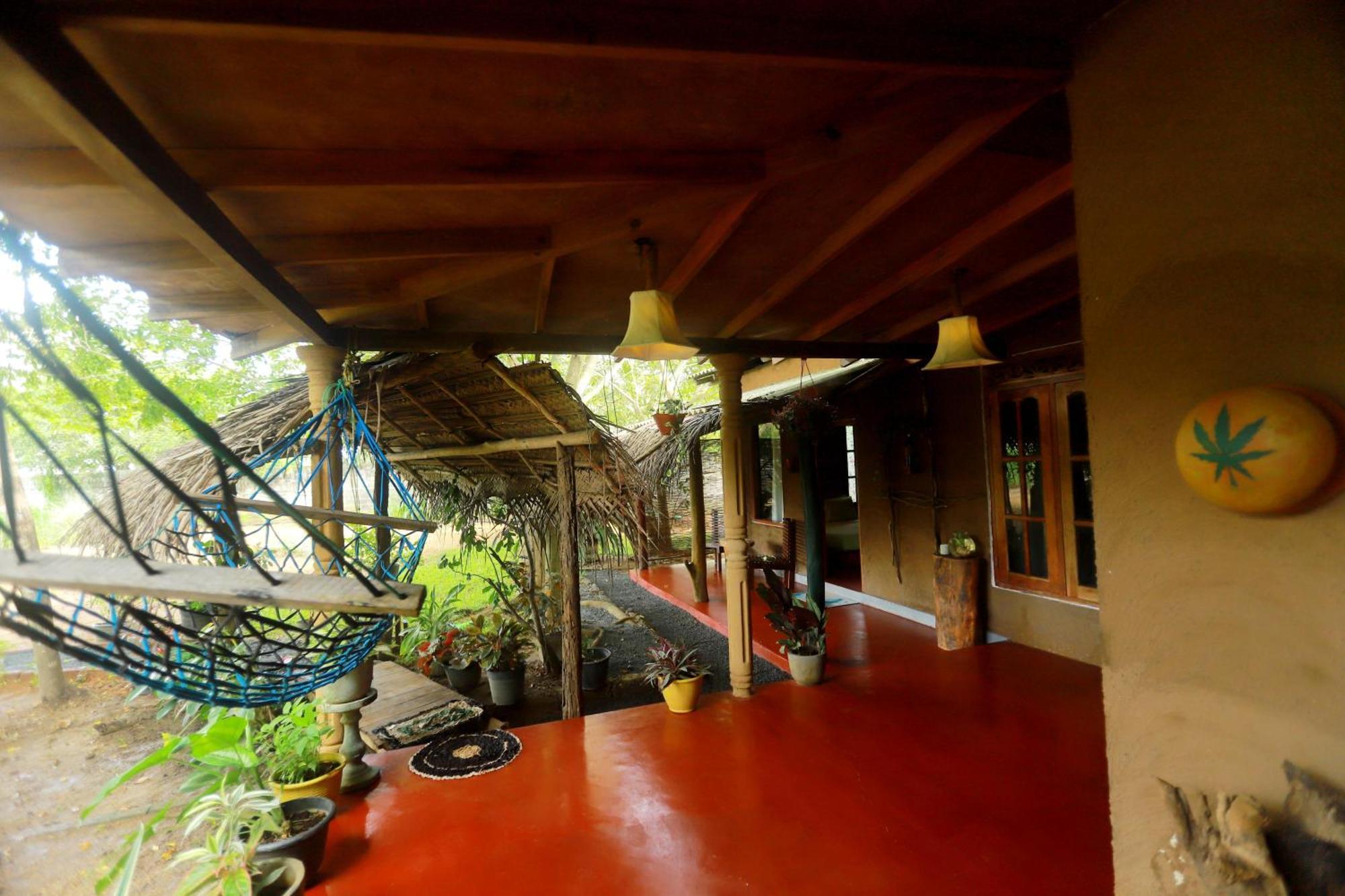 Dinna Nature Hostel Сигирия Экстерьер фото